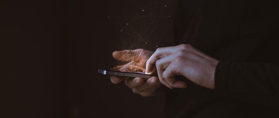 黑暗玩手機致青光眼